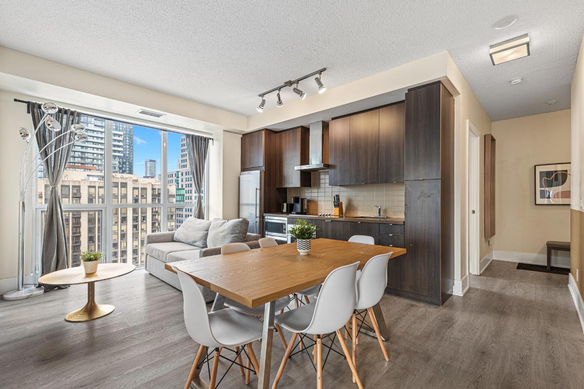 3 Bedroom Beside Cn Tower With Parking Downtown 토론토 외부 사진