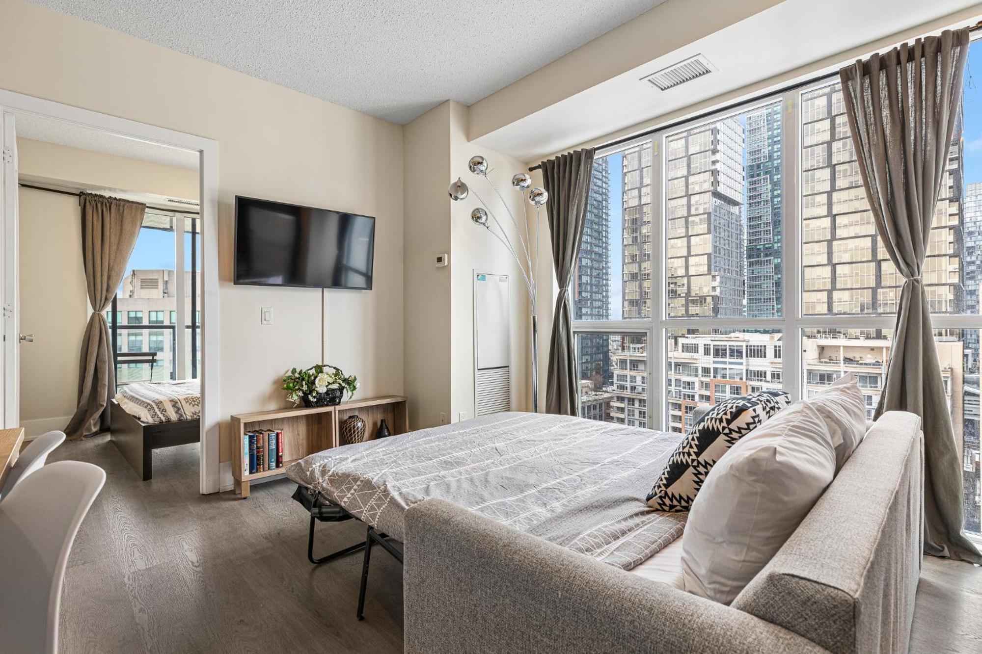 3 Bedroom Beside Cn Tower With Parking Downtown 토론토 외부 사진