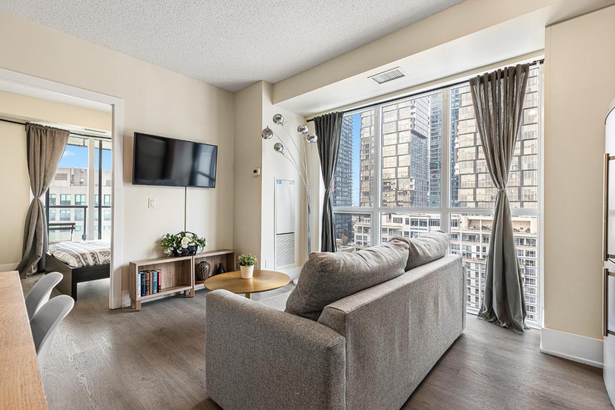 3 Bedroom Beside Cn Tower With Parking Downtown 토론토 외부 사진
