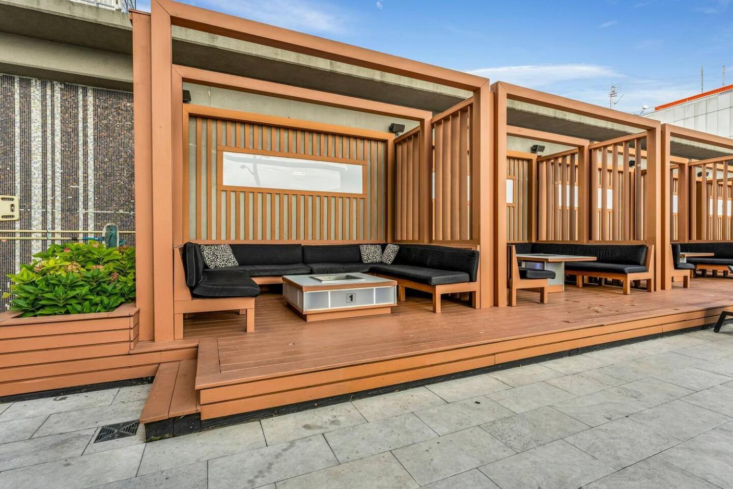3 Bedroom Beside Cn Tower With Parking Downtown 토론토 외부 사진